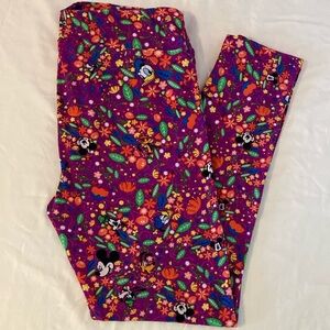 Fun Disney pattern TC LulaRoe leggings